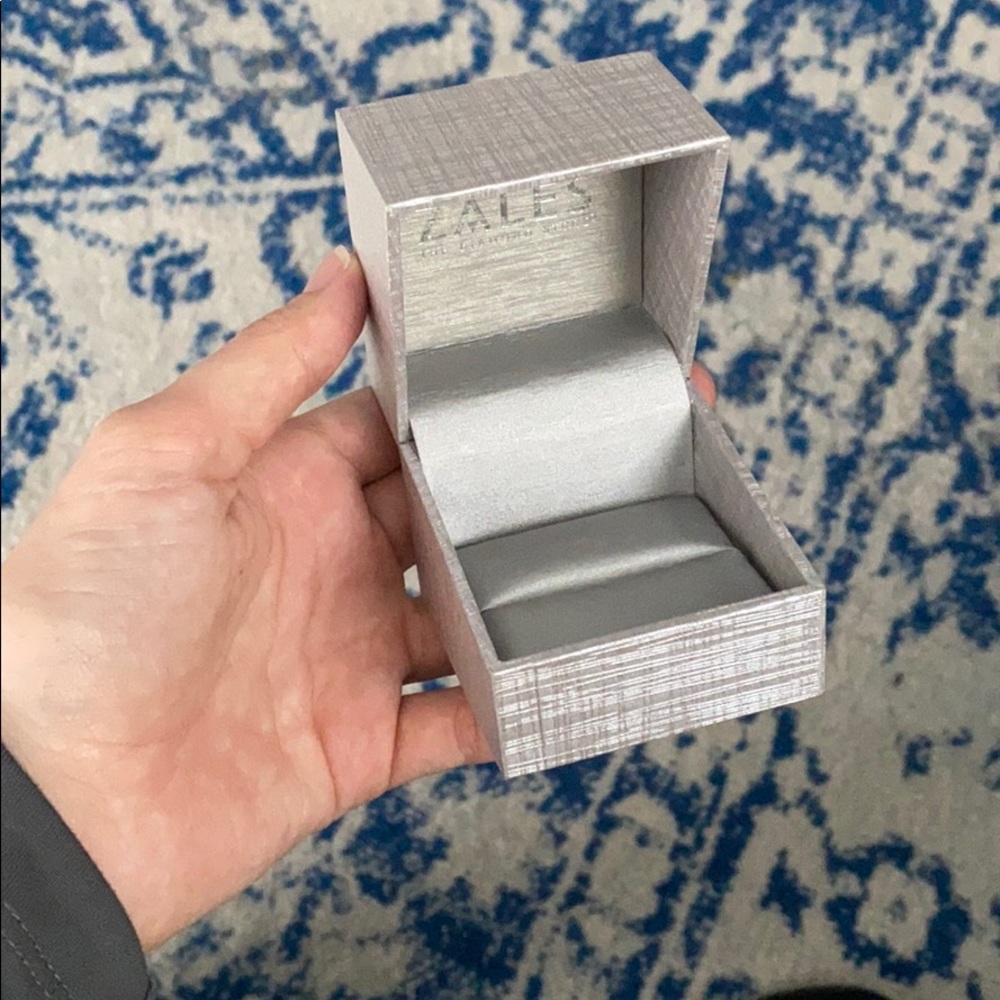 Zales ring box